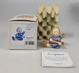 Set van 13 Goebel beeldjes met certificaat en originele dozen – foto 11 – kavel bij De Kringwinkel, Sint-Niklaas