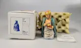 Set van 13 Goebel beeldjes met certificaat en originele dozen – foto 15 – kavel bij De Kringwinkel, Sint-Niklaas
