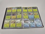 Grote Pokémon TCG-verzameling – dik pakket kaarten – verzamelmap – inclusief accessoires – foto 11 – kavel bij Onlineveilingmeester, Groningen