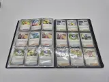 Grote Pokémon TCG-verzameling – dik pakket kaarten – verzamelmap – inclusief accessoires – foto 20 – kavel bij Onlineveilingmeester, Groningen