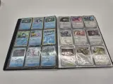 Grote Pokémon TCG-verzameling – dik pakket kaarten – verzamelmap – inclusief accessoires – foto 8 – kavel bij Onlineveilingmeester, Groningen
