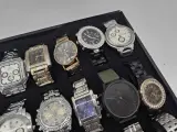 Bijzondere horlogecollectie – 30 polshorloges – mix van vintage, klassiek en modern – inclusief horlogebatterijen – foto 4 – kavel bij Onlineveilingmeester, Groningen
