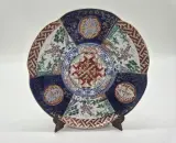 Japanse Imari porseleinen sierschotel – handbeschilderd – 20e Eeuw – Inclusief houten standaard – kavel bij Onlineveilingmeester, Groningen