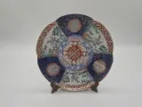 Japanse Imari porseleinen sierschotel – handbeschilderd – 20e Eeuw – Inclusief houten standaard – foto 2 – kavel bij Onlineveilingmeester, Groningen
