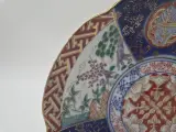 Japanse Imari porseleinen sierschotel – handbeschilderd – 20e Eeuw – Inclusief houten standaard – foto 7 – kavel bij Onlineveilingmeester, Groningen