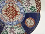 Japanse Imari porseleinen sierschotel – handbeschilderd – 20e Eeuw – Inclusief houten standaard – foto 9 – kavel bij Onlineveilingmeester, Groningen