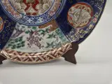 Japanse Imari porseleinen sierschotel – handbeschilderd – 20e Eeuw – Inclusief houten standaard – foto 10 – kavel bij Onlineveilingmeester, Groningen