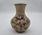 Zeer bijzondere vintage Oosterse siervaas – unieke vogel- en bloemdecoratie – vermoedelijk messing – 20e eeuw – kavel bij Onlineveilingmeester, Groningen