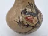 Zeer bijzondere vintage Oosterse siervaas – unieke vogel- en bloemdecoratie – vermoedelijk messing – 20e eeuw – foto 10 – kavel bij Onlineveilingmeester, Groningen
