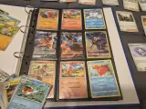 Grote Pokémonkaartenverzameling met zeldzame kaarten, verzamelmap en Pokémon-blik – foto 12 – kavel bij Onlineveilingmeester, Groningen