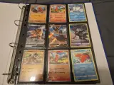 Grote Pokémonkaartenverzameling met zeldzame kaarten, verzamelmap en Pokémon-blik – foto 14 – kavel bij Onlineveilingmeester, Groningen