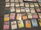 Grote Pokémonkaartenverzameling met zeldzame kaarten, verzamelmap en Pokémon-blik – foto 4 – kavel bij Onlineveilingmeester, Groningen