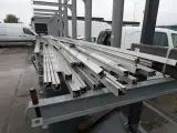 Partij aluminium profielen / montagerails – foto 3 – kavel bij Onlineveilingmeester, Heerenveen