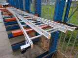 2-delige uitschuifbare ladder met gevelrol, 2x16-treeds – foto 2 – kavel bij Onlineveilingmeester, Heerenveen