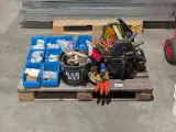Zonnepaneel installatiemateriaal met gereedschap – kavel bij Onlineveilingmeester, Heerenveen