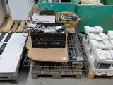 Partij elektrotechnisch materiaal en stalen draadroosters – kavel bij Onlineveilingmeester, Heerenveen