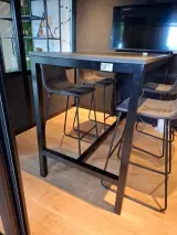 Bartafel met 4 krukken – foto 2 – kavel bij Onlineveilingmeester, Hoogeveen