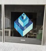 Set van 2 ingelijste Vasarely prints – foto 2 – kavel bij De Kringwinkel, Lochristi