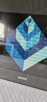 Set van 2 ingelijste Vasarely prints – foto 11 – kavel bij De Kringwinkel, Lochristi