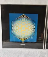 Set van 2 ingelijste Vasarely prints – foto 13 – kavel bij De Kringwinkel, Lochristi