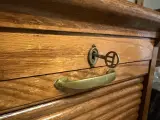 Houten rolluikkast van Ateliers Fortuna. Te herstellen! – foto 3 – kavel bij De Kringwinkel, Heusden