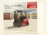 Linde miniatuur vorkheftruck H20–H35 met handmatig verstelbare vork - Made in Germany – foto 3 – kavel bij De Kringwinkel, Antwerpen