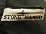 Stone Island zwarte gewatteerde winterjas met faux fur aan kap - maat: M – foto 10 – kavel bij De Kringwinkel, Antwerpen