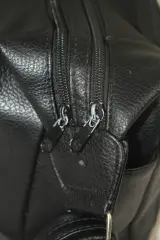 Zwarte, multifunctionele damesschoudertas - Charm & Shape – foto 5 – kavel bij De Kringwinkel, Brecht