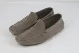 Taupe suède driving loafers - TOD'S - Maat 43 – kavel bij De Kringwinkel, Brecht