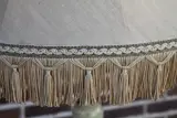 Antieke lamp met marmeren tafeltje en klassieke figuren – foto 5 – kavel bij De Kringwinkel, Brecht