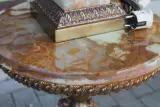 Antieke lamp met marmeren tafeltje en klassieke figuren – foto 7 – kavel bij De Kringwinkel, Brecht