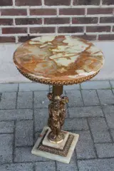 Antieke lamp met marmeren tafeltje en klassieke figuren – foto 8 – kavel bij De Kringwinkel, Brecht