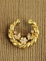 18 karaat gouden florale kransbroche – foto 3 – kavel bij De Kringwinkel, Antwerpen