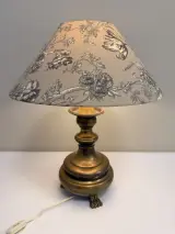 Tafellamp Art Nouveau stijl met messing voet – foto 2 – kavel bij De Kringwinkel, Dendermonde