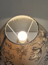 Tafellamp Art Nouveau stijl met messing voet – foto 4 – kavel bij De Kringwinkel, Dendermonde