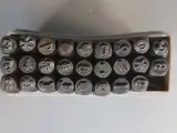 Set metalen stempels met letters en cijfers – foto 4 – kavel bij De Kringwinkel, Diest