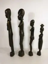 Lot van 7 handgesneden Afrikaanse houten beelden – foto 3 – kavel bij De Kringwinkel, Turnhout
