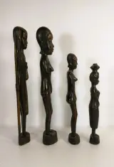 Lot van 7 handgesneden Afrikaanse houten beelden – foto 5 – kavel bij De Kringwinkel, Turnhout