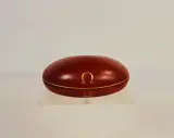Vintage Omega horlogedoos in rood met gouden logo – kavel bij De Kringwinkel, Turnhout
