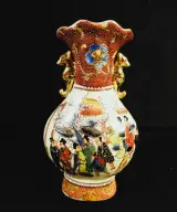 Twee Chinese sierstukken in Satsuma-stijl met moriage decor – foto 2 – kavel bij De Kringwinkel, Turnhout