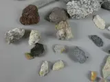 Verzameling mineralen en gesteenten – foto 6 – kavel bij De Kringwinkel, Diest