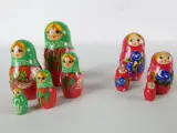 Verzameling Russische matroesjka- en baboesjkapoppen – handbeschilderd, diverse uitvoeringen – foto 14 – kavel bij De Kringwinkel, Heverlee