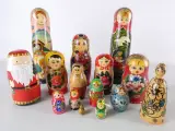 Verzameling Russische matroesjka- en baboesjkapoppen – handbeschilderd, diverse uitvoeringen – foto 18 – kavel bij De Kringwinkel, Heverlee