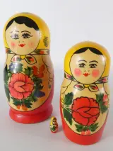 Verzameling Russische matroesjka- en baboesjkapoppen – handbeschilderd, diverse uitvoeringen – foto 9 – kavel bij De Kringwinkel, Heverlee