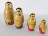 Verzameling Russische matroesjka- en baboesjkapoppen – handbeschilderd, diverse uitvoeringen – foto 10 – kavel bij De Kringwinkel, Heverlee