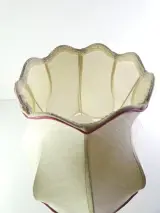 Decoratieve tafellamp met paarse glazen voet – Val Saint-Lambert – foto 3 – kavel bij De Kringwinkel, Heverlee