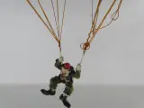Vintage hangende parachuteclown – foto 4 – kavel bij De Kringwinkel, Heverlee