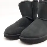 Paar schoenen, maat 37, UGG, 1016501 – foto 2 – kavel bij Domeinen Roerende Zaken, Groningen