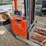 Elektrische stapelaar, Linde, L14 – foto 3 – kavel bij Domeinen Roerende Zaken, Soesterberg
