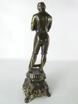 Set van 2 beeldjes van man en vrouw - kunstbrons – foto 11 – kavel bij De Kringwinkel, Heverlee